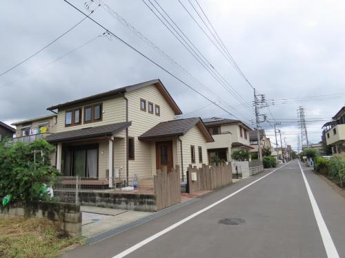 外観■2019年築の住まいで、家族の毎日を心地よく。羽村駅徒歩21分、南向きの明るさとカウンターキッチン、WIC、食洗機で暮らしやすさが整います。小学校や公園も身近です。