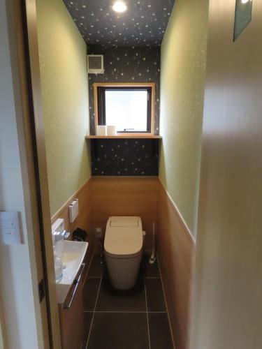 トイレトイレ室内に手洗い有りなので衛生的です。